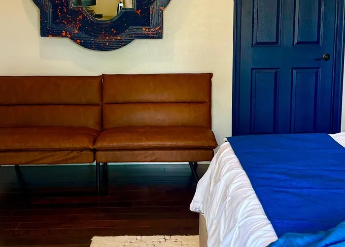 At The Cactus Blossom- Scottsdale Hostel Phoenix